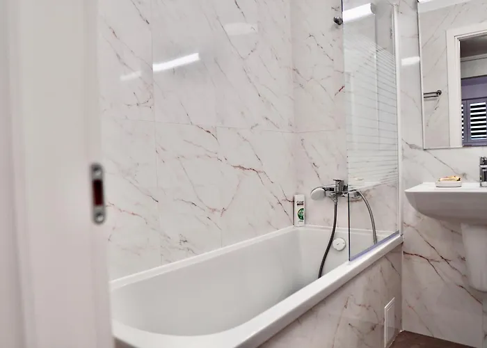 Апартаменти Coresi Topcity 2camere *